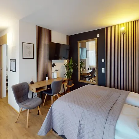 Apartment Crown Living - Für 2 Personen - Sitzplatz Auf Der Terrasse - Kostenloser Parkplatz - Self Check-in *