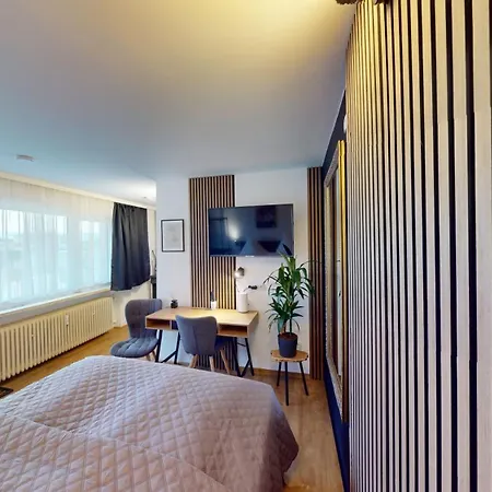 Crown Living - Fuer 2 Personen - Sitzplatz Auf Der Terrasse - Kostenloser Parkplatz - Self Check-in