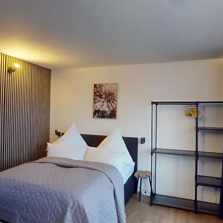 Crown Living - Fuer 2 Personen - Sitzplatz Auf Der Terrasse - Kostenloser Parkplatz - Self Check-in *